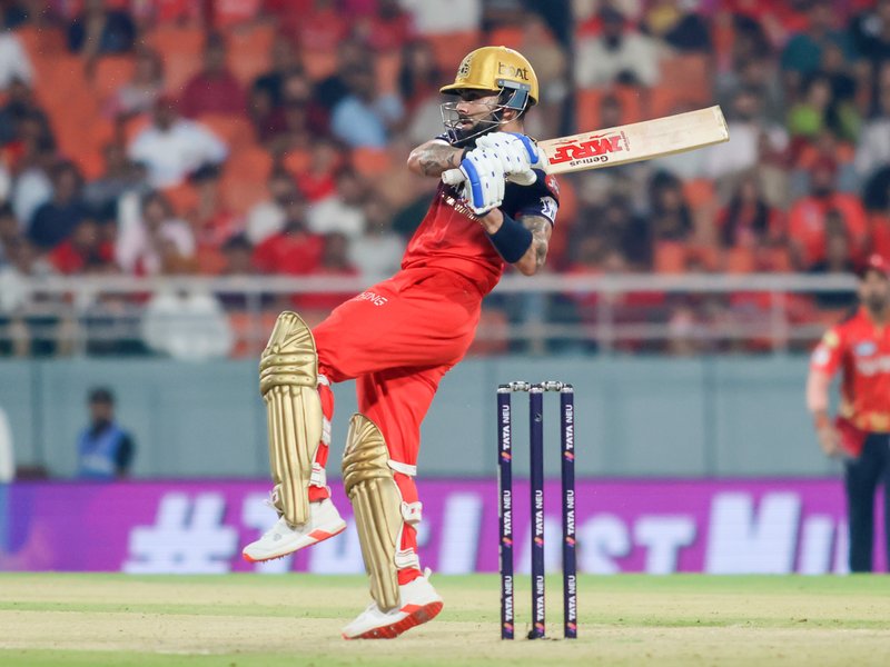 आईपीएल 2026: सनराइजर्स हैदराबाद के लिए 'सिरदर्द' बन सकते हैं आरसीबी के ये 5 खिलाड़ी