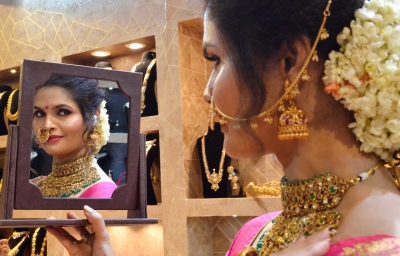 Gold, silver surge up to 6 pc despite Trump ceasefire plan