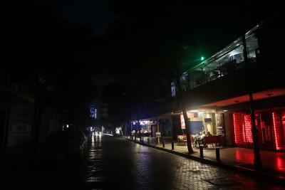 अमेरिका के टेक हब सैन फ्रांसिस्को में पसरा अंधेरा, 130,000 घरों की गई बिजली