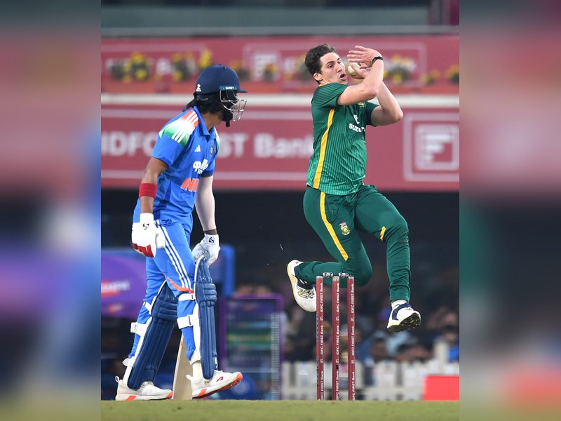 Nandre Burger, Tony de Zorzi ruled out of third ODI against India