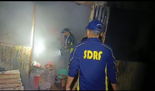 गौरीकुंड में होटल में गैस सिलेंडर फटने से लगी भीषण आग