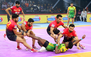 Surjeet Singh's heroics power Bengaluru Bulls to last-gasp win over Patna Pirates in a thriller in a Season 10 match of the Pro Kabaddi League (PKL) in Mumbai on Monday. 