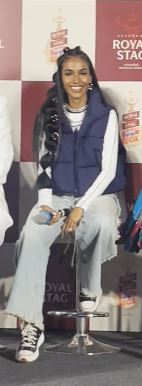 Dee MC says she likes playing with her cats after long day at work