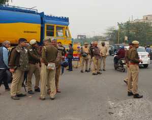 नोएडा में चिल्ला बॉर्डर नहीं पहुंचे किसान, यातायात भी रहा प्रभावित, ज्यादातर लोगों ने किया मेट्रो से सफर