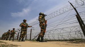 Pakistan Rangers violates ceasefire along int'l border in J&K (Lead)