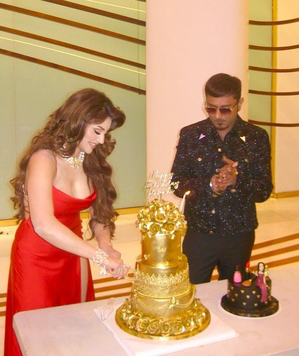 Urvashi Rautela cuts 24 carat gold cake gifted by Yo Yo Honey Singh on b'day