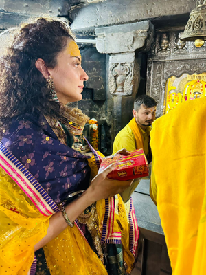 Kangana visits Bagalamukhi Temple on 37th b'day: 'Mere shatruon ka naash ho'