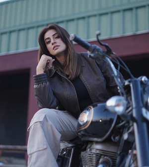 Akshara Singh flaunts bold 'womaniya' look: 'Hado mein rahoge to lihaaz dekhoge'