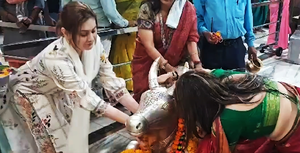 Shefali Jariwala is the latest showbiz celebrity to visit Ujjain's Mahakal temple