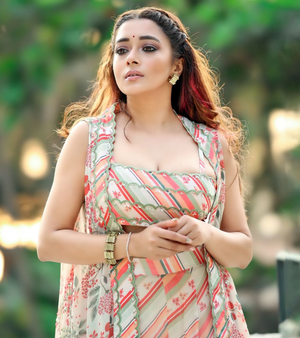 'Bigg Boss 16' star Tina Datta wows fans in Indo-Western outfit, braided half updo & bindi