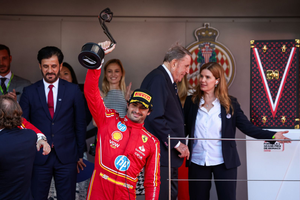 Formula 1 driver Carlos Sainz has revealed that ‘all the teams’ without confirmed driver lineup for next season have offered him a contract