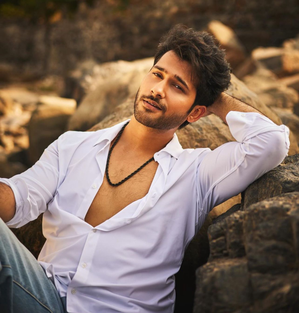 Namish Taneja visited a tours & travel shop as client in Mathura for his role in 'Mishri'