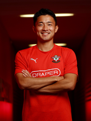 Southampton sign Japanese defender Yukinari Sugawara on four-year contract