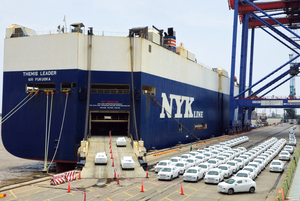 Retail vehicle sales surpass wholesales in June, driven by discounts, EV push