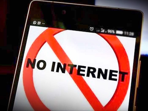 जम्मू-कश्मीर में बार - बार इंटरनेट बंद होने से सेब उद्योग सहित कैसे लोकल उद्योग खत्म हो रहे हैं?