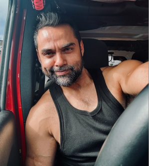 Abhay Deol asks suggestions for long drive tracks, fans list out ‘ZNMD’ songs