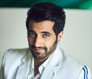 Akshay Oberoi talks about shuffling between ‘Sunny Sanskari Ki Tulsi Kumari’ and ‘Toxic’ sets