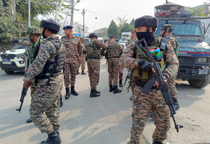 2 CRPF troopers, 2 policemen injured in Srinagar gunfight (Lead)