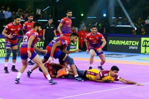 Manjeet shines as U Mumba fend off Tamil Thalaivas's charge, secure an impressive win in Season 11 of the Pro Kabaddi League (PKL) at the Noida Indoor Stadium here on Thursday.  Photo credit: PKL