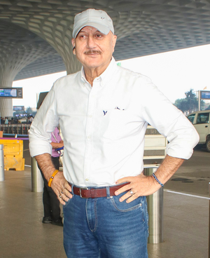 Father's Day: Anupam Kher recollects value taught by his father