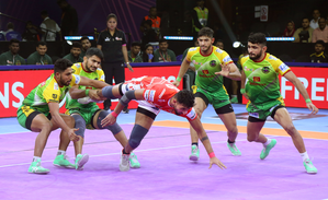 Patna Pirates’ chances of Top 2 finish take a hit after tie with Gujarat Giants in a Season 11 match of the Pro Kabaddi League (PKL) in the Badminton Hall of the Balewadi Sports Complex in Pune on Saturday. Photo credit: PKL