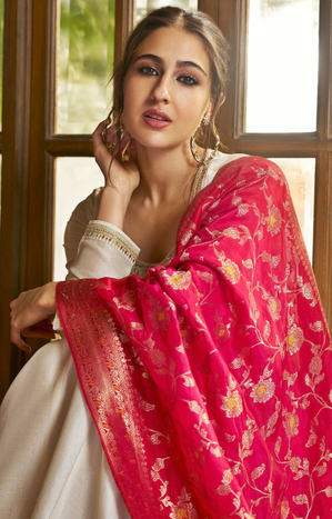 Who is Sara Ali Khan's ‘jaan’ with whom she enjoys first dinner of 2025?