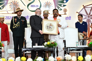 रांची : 18 दिवसीय राष्ट्रीय खादी और सरस महोत्सव संपन्न, राज्यपाल ने बताया, 'झारखंड की उद्यमिता का सशक्त मंच'