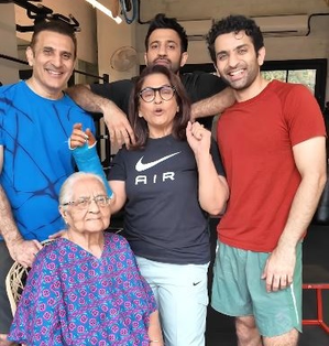 Archana Puran Singh gets sandwiched in the ‘Baap vs Bete’ gym challenge