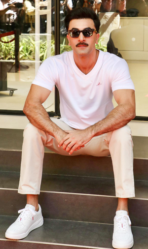 NHRC orders Mumbai Police to take action against Ranbir Kapoor over promotion of e-cigarettes (Ld)