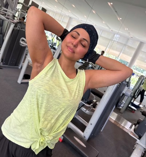 Hina Khan proudly flaunts her 'radiation burns' during her latest workout session