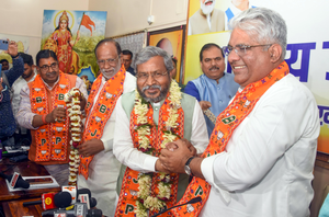 झारखंड स्थापना के 25 साल, जबरदस्त सियासी टकराव के बीच बाबूलाल ने पहले सीएम के तौर पर ली थी शपथ