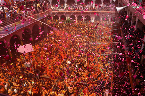 'Festival of Holi is the messenger of Unity,' says CM Yogi