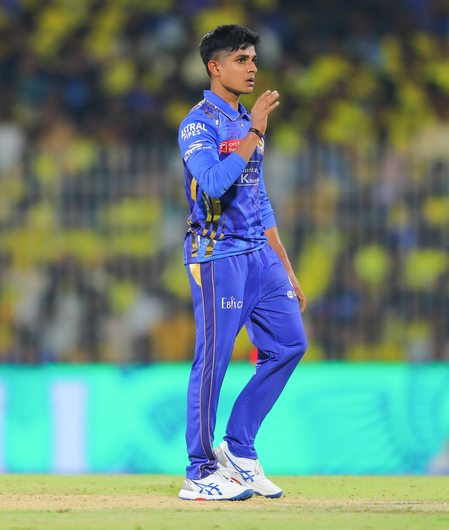 Vignesh Puthur, son of an autorickshaw driver, charts his future with Mumbai Indians with impressive debut against Chennai Super Kings in Indian Premier League (IPL) 2025 in Chennai on Sunday. IANS photo