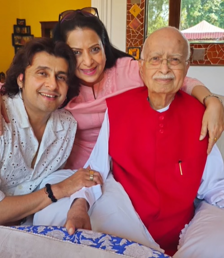 Sonu Nigam relishes Sindhi cuisine as he meets L. K. Advani, daughter Pratibha Advani