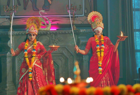 Radhika Muthukumar showcases power through Kali Khappar dance	