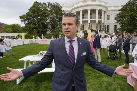 White House looking to replace Pentagon chief Hegseth over Signal chat controversy: Report