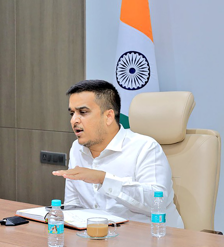'दूरी कभी रुकावट नहीं बनती', 1,200 किमी दूर से नाबालिग का रेस्क्यू, हर्ष संघवी ने की गुजरात पुलिस की प्रशंसा