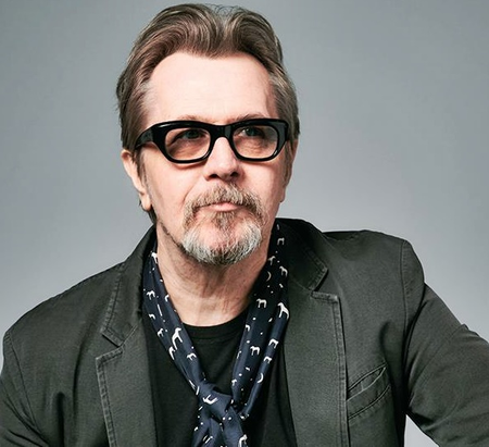 Gary Oldman apologises to Demi Moore for his reckless behaviour on sets of their film.(photo:Facebook)