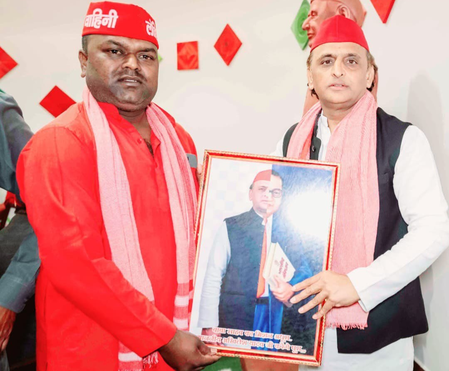 Unacceptable: BJP fumes at SP’s poster of Akhilesh ‘overlapping’ Babasaheb