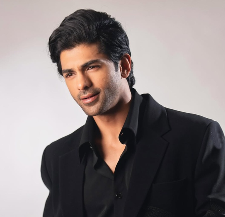 Taha Shah celebrates Heeramandi's 1 year anniversary: 'Noor utna hi roshan hai'