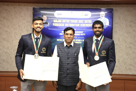 Sports Minister Dr. Mansukh Mandaviya presents Major Dhyan Chand Khel Ratna award to Satwiksairaj Rankireddy and Chirag Shetty in New Delhi. Photo credit: SAI Media