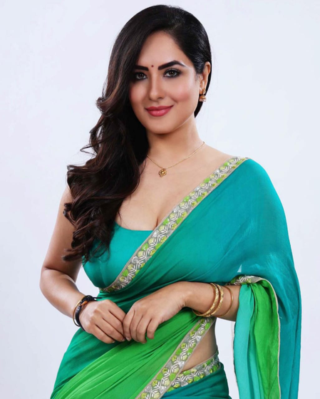 Puja Banerjee surprises co-stars by cooking dosa on the sets of her new show