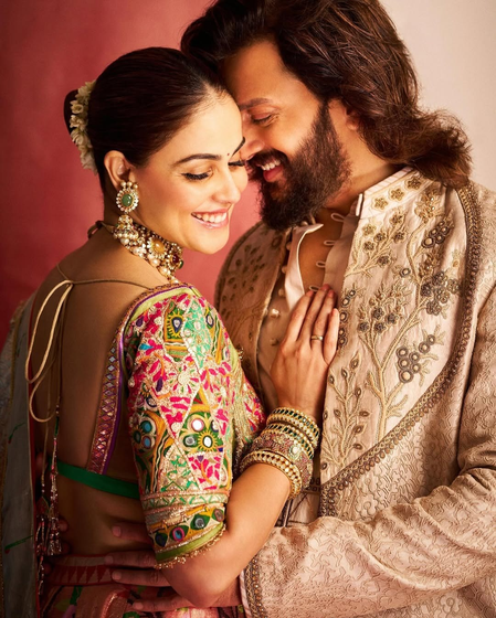 Genelia D'souza 'bows down' to hubby Riteish Deshmukh after watching 'Raid 2'