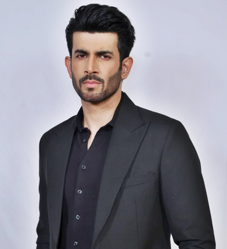 Actor Namik Paul.