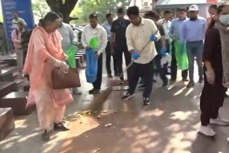 Clean India, clean Delhi: NDMC’s Kuljeet Chahal launches Swachhata drive at Hanuman temple
