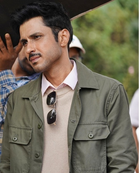 Amol Parashar reveals how Vinay Pathak inspired him to give his best in ‘Gram Chikitsalay’