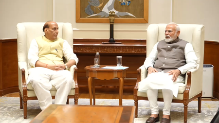 'पीएम मोदी के नेतृत्व में सुशासन मजबूत, आत्मनिर्भरता की ओर बढ़ा भारत', जनसेवा के 25 साल पर राजनाथ सिंह ने दी बधाई