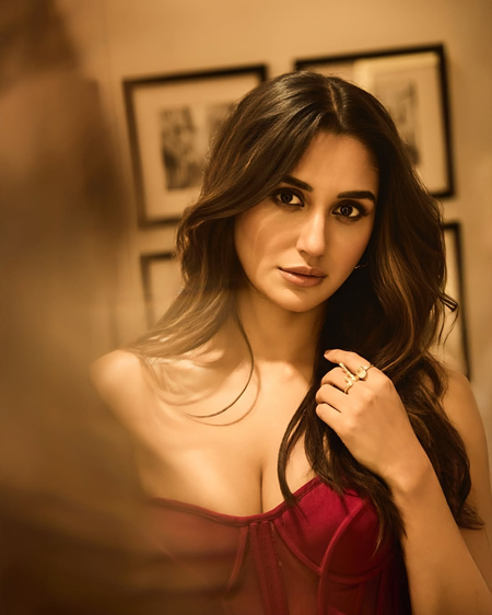 Nikita Dutta fixes her day with ‘face icing and back hair flipping’