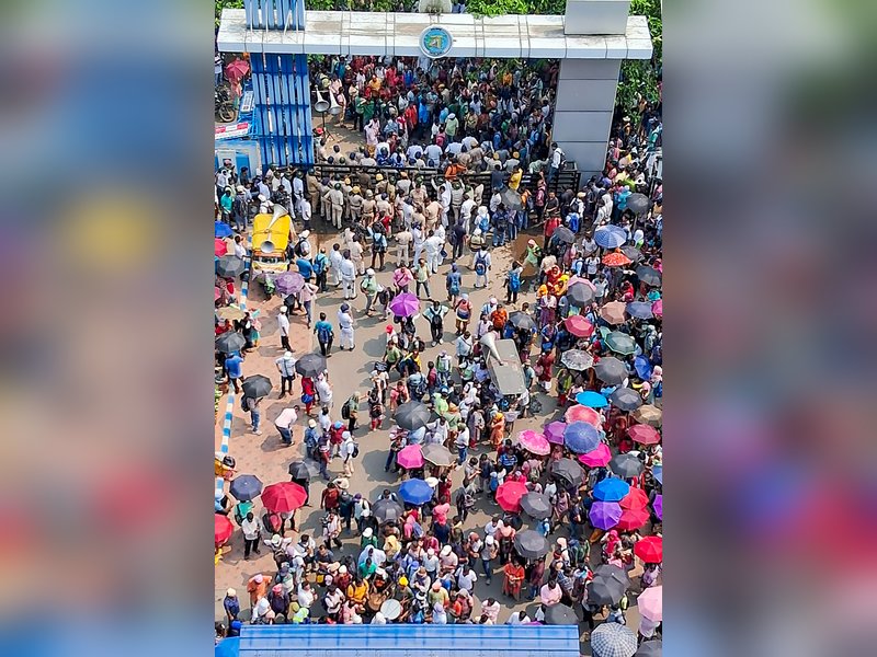 Cash-for-job case: Intervention of Calcutta HC sought on use of force against teachers; police file counter case