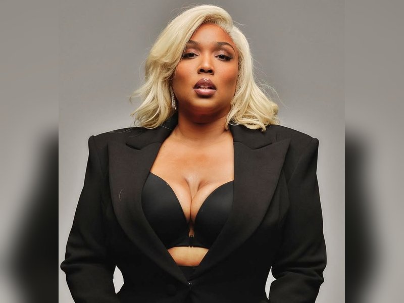 Lizzo shares insight on her relationship with boyfriend Myke Wright
